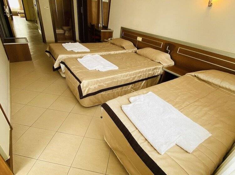 Camera Tripla Standard Vista Piscina, Lemon