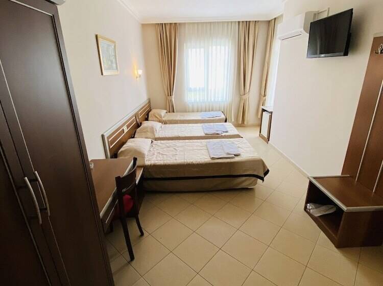 Camera Tripla Standard Vista Piscina, Lemon