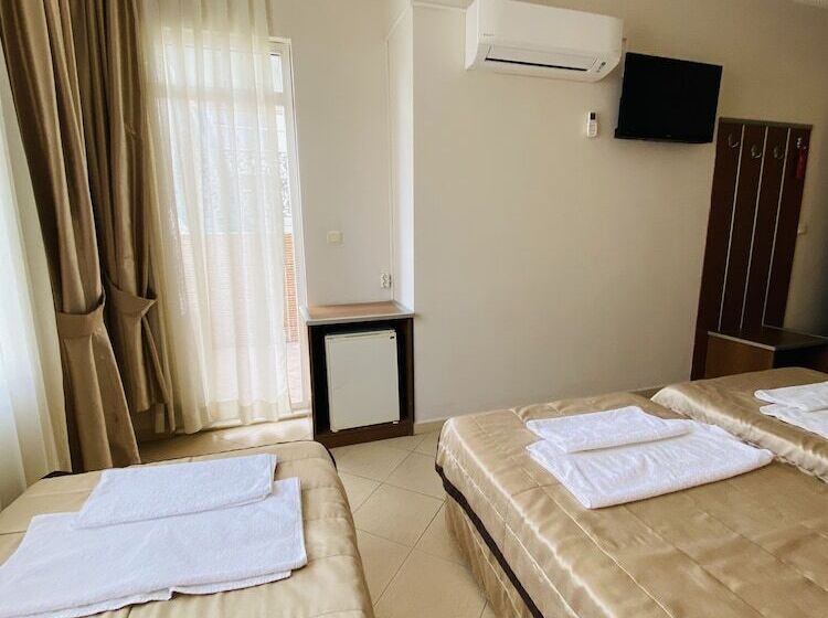 Camera Tripla Standard Vista Piscina, Lemon