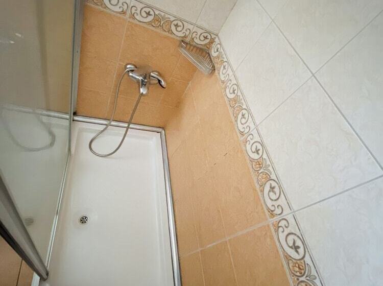 Camera Quadrupla Standard, Lemon