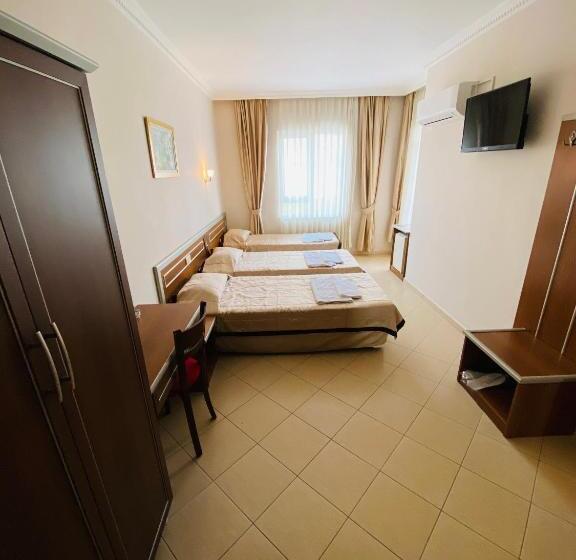 Camera Tripla Standard Vista Piscina, Lemon