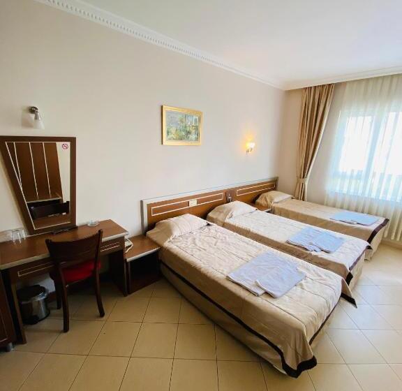 Camera Tripla Standard Vista Piscina, Lemon