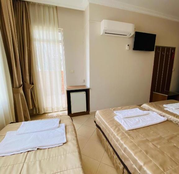 Camera Tripla Standard Vista Piscina, Lemon