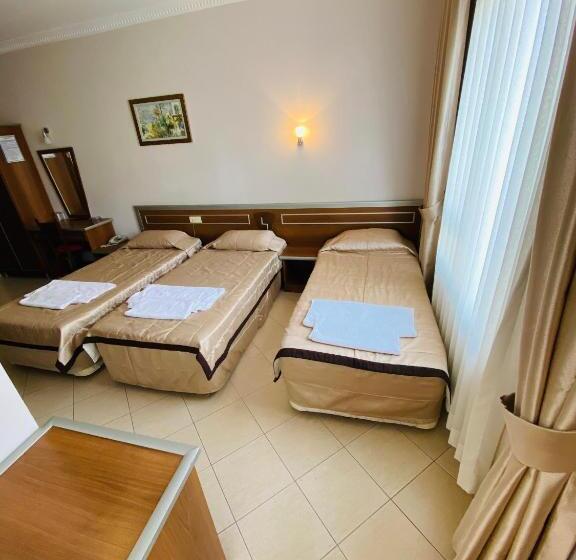 Camera Tripla Standard Vista Piscina, Lemon