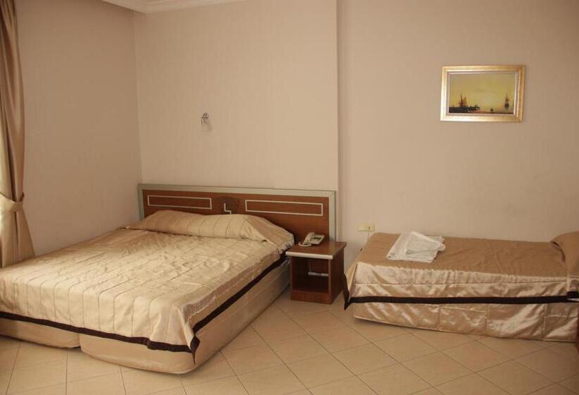 Camera Tripla Standard, Lemon