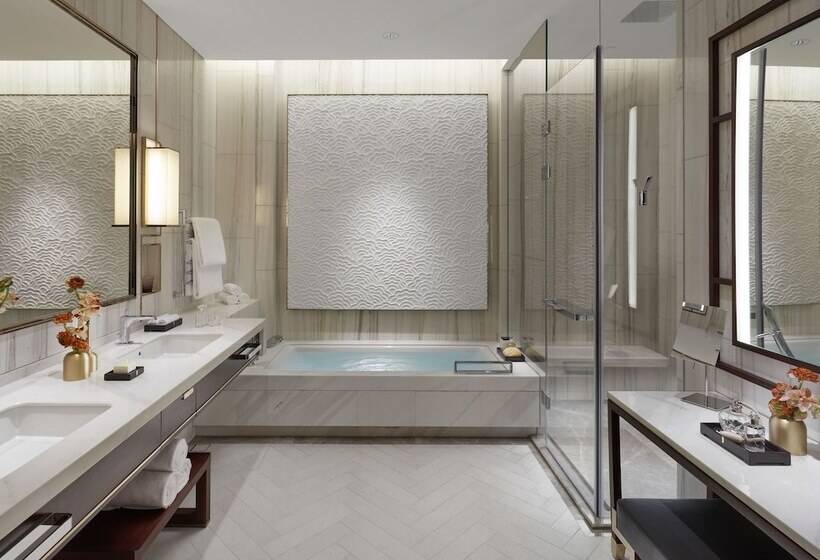 Номер Стандарт с Террасой, Mandarin Oriental Wangfujing Beijing