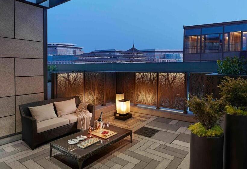 Номер Стандарт с Террасой, Mandarin Oriental Wangfujing Beijing