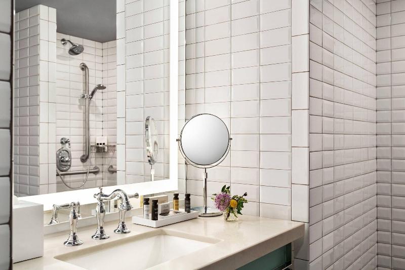 חדר סטנדרט עם מיטת קינג, Northland, Autograph Collection