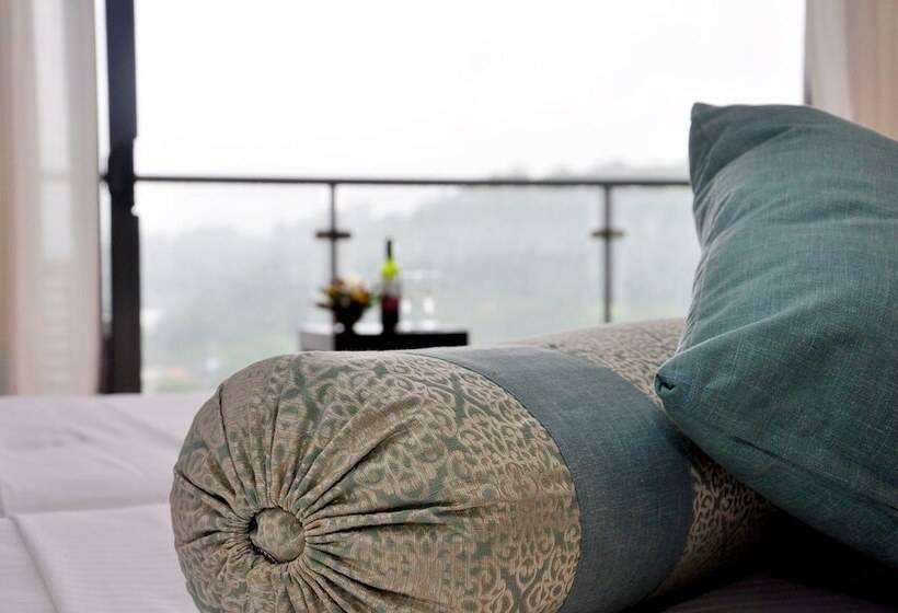 豪华三人间, Oak Ray Heritage