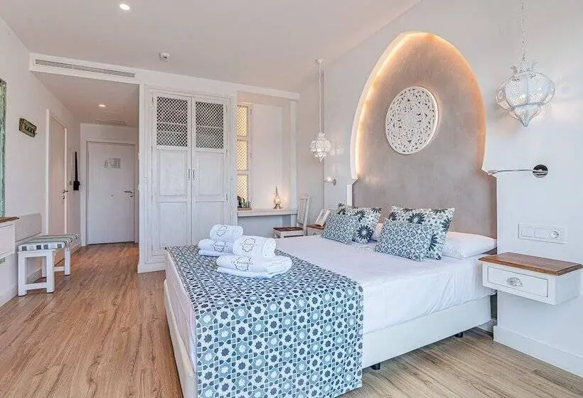 اتاق استاندارد با چشم‌انداز دریا, La Residencia Puerto Hotel & Spa