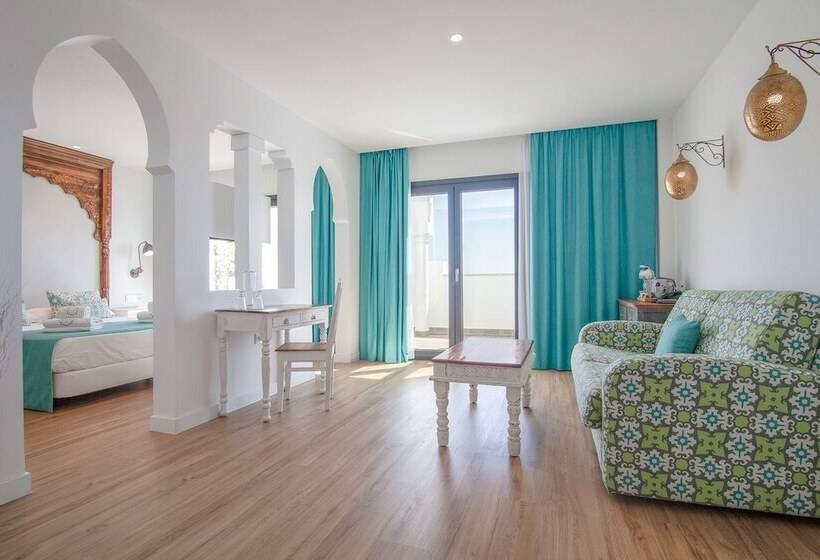 جناح جونيور مطلّ علي البحر, La Residencia Puerto Hotel & Spa