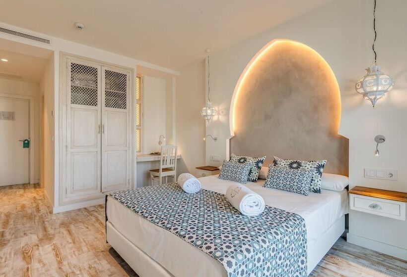 غرفة قياسية مطلّة علي البحر, La Residencia Puerto Hotel & Spa