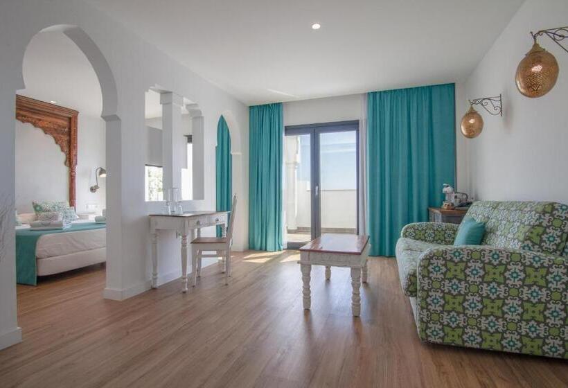 جناح جونيور مطلّ علي البحر, La Residencia Puerto Hotel & Spa