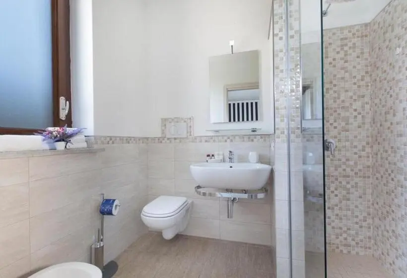 اتاق استاندارد با چشمانداز باغ, Villa Iolanda