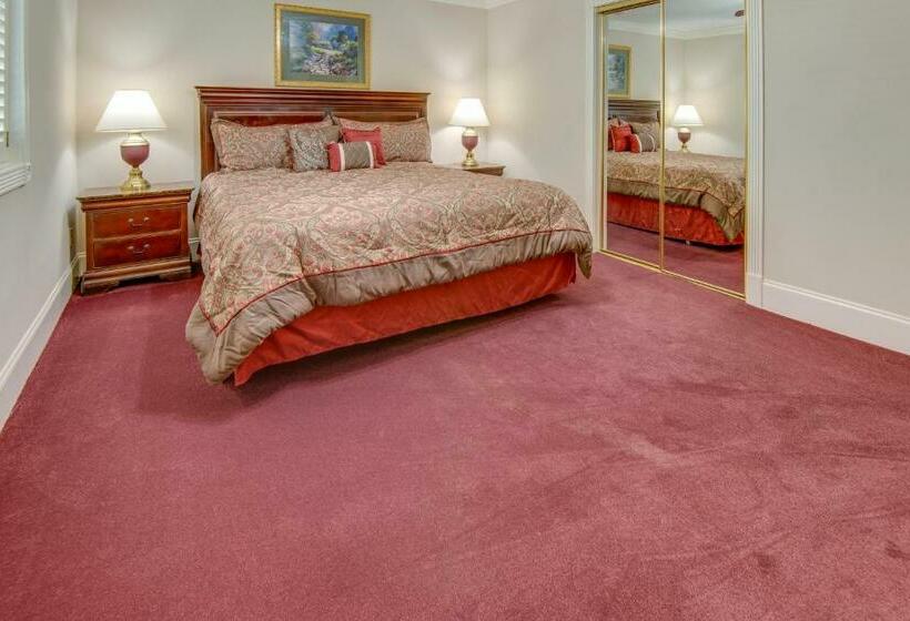 Апартаменты 1 Спальня, La Plaza Apartments