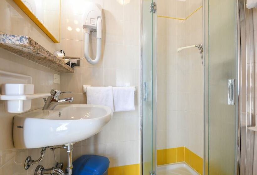 Номер Стандарт Трехместный, B&b America