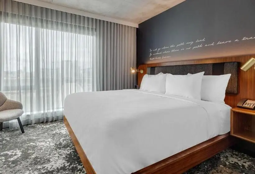اتاق سوپریور با تخت بزرگ, Cambria Hotel Boston Downtown   Seaport
