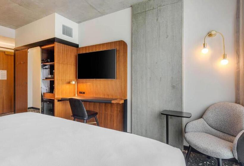 חדר סופריור עם מיטת קינג, Cambria Hotel Boston Downtown   Seaport