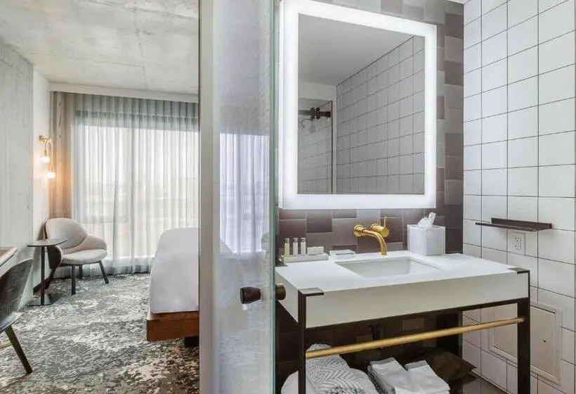 اتاق لوکس یک تخته, Cambria Hotel Boston Downtown   Seaport