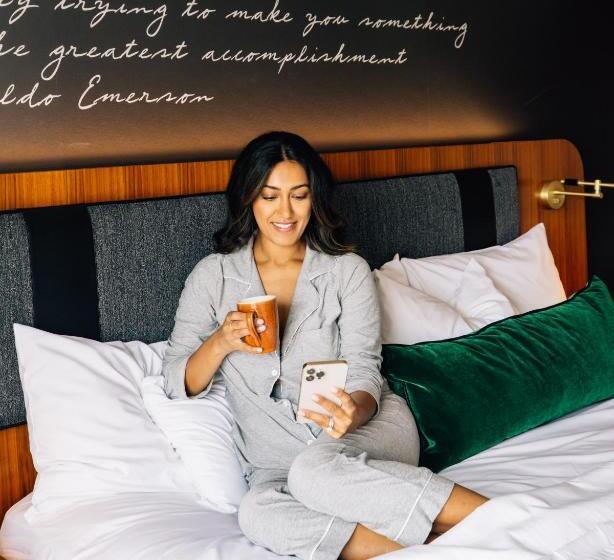 חדר סטנדרט עם מיטת קינג, Cambria Hotel Boston Downtown   Seaport