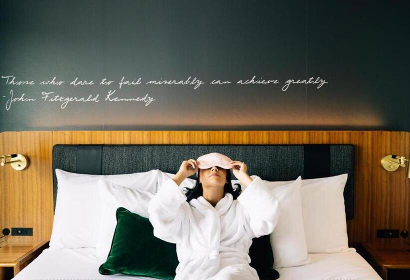 חדר סטנדרט עם מיטת קינג, Cambria Hotel Boston Downtown   Seaport