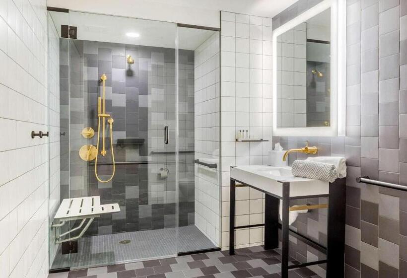 장애인을 위한 킹사이즈 침대 스탠다드 룸, Cambria Hotel Boston Downtown   Seaport