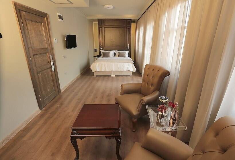 バルコニー付きジュニアスイート, Ferman Pera