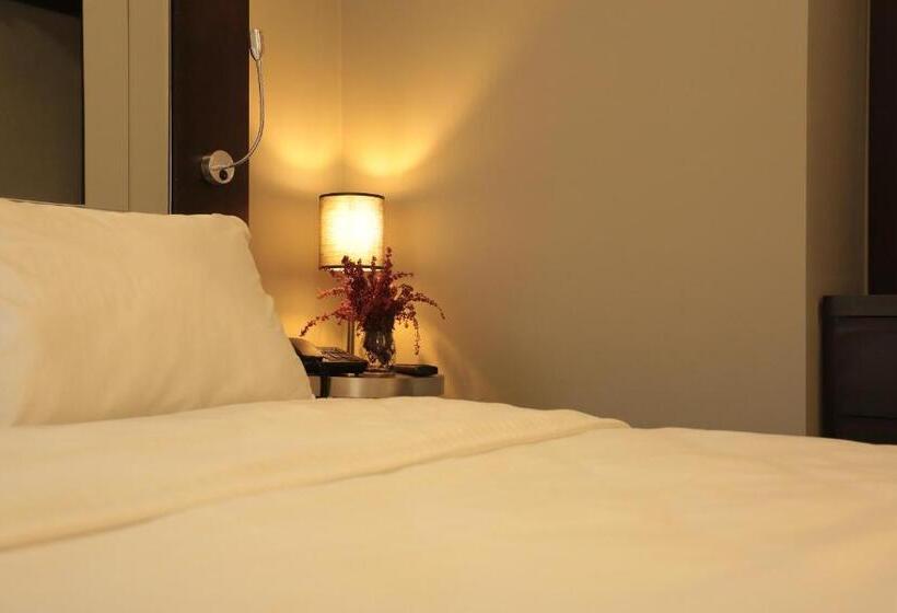 シングルデラックスルーム, Ferman Pera