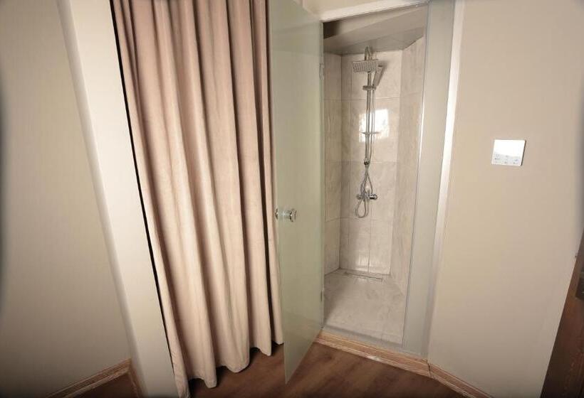 デラックスルーム, Ferman Pera