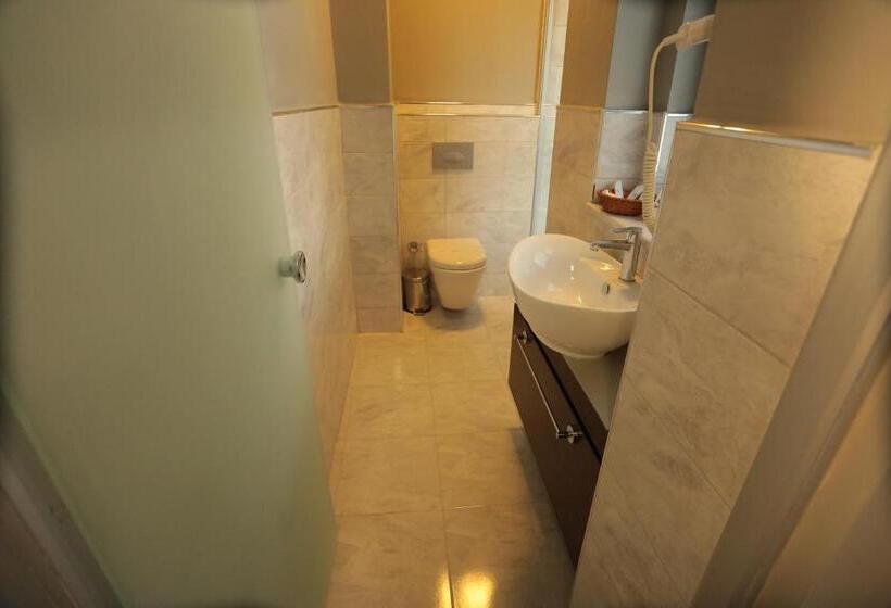 デラックスルーム, Ferman Pera