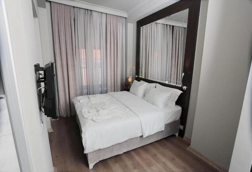 デラックスルーム, Ferman Pera