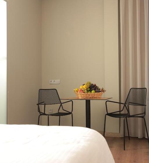 デラックストリプルルーム, Ferman Pera