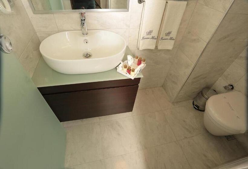 スーペリアファミリールーム, Ferman Pera