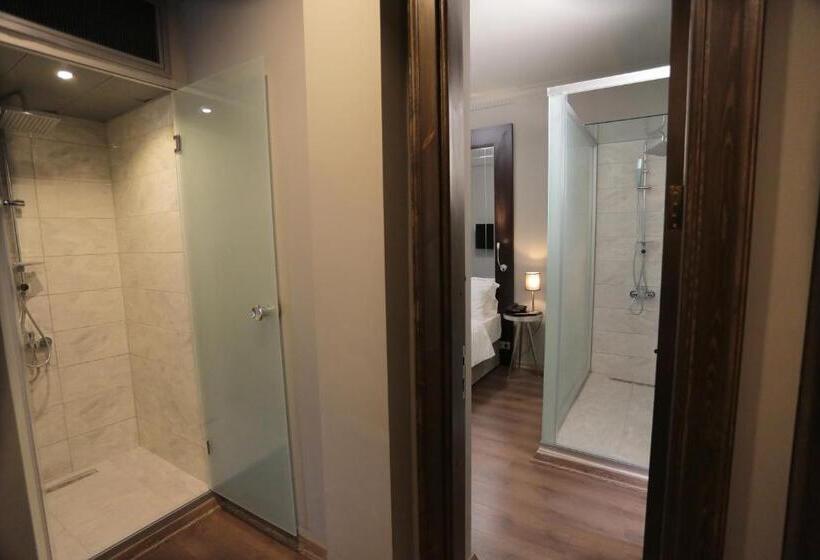 スーペリアファミリールーム, Ferman Pera