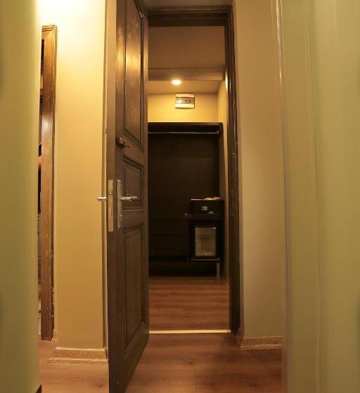 スーペリアファミリールーム, Ferman Pera