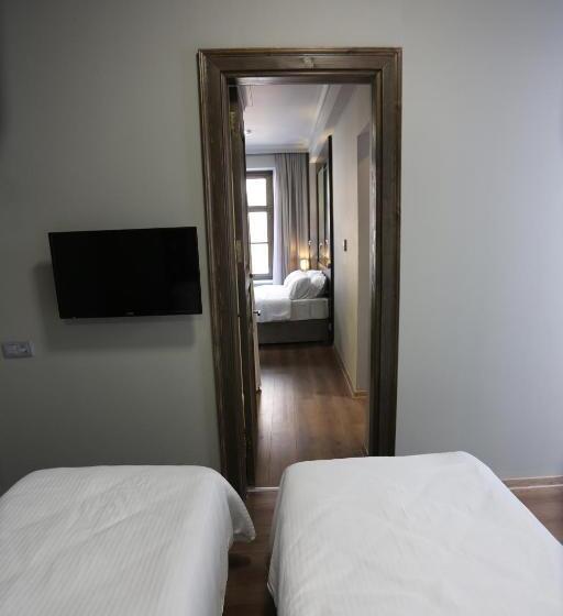 スーペリアファミリールーム, Ferman Pera