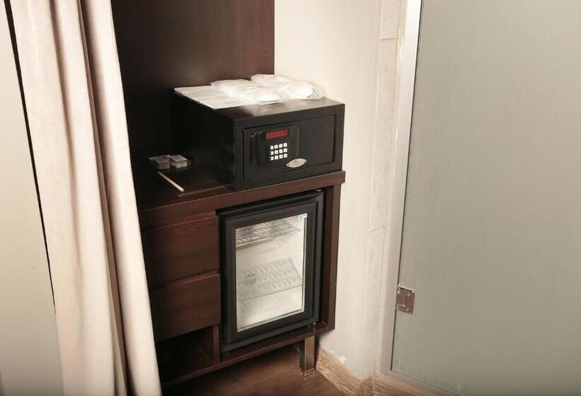 バルコニー付きジュニアスイート, Ferman Pera