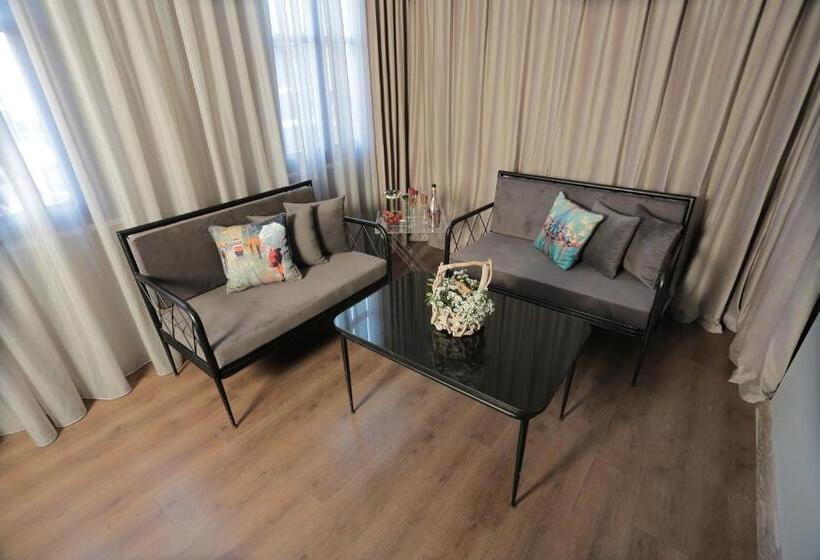 バルコニー付きジュニアスイート, Ferman Pera