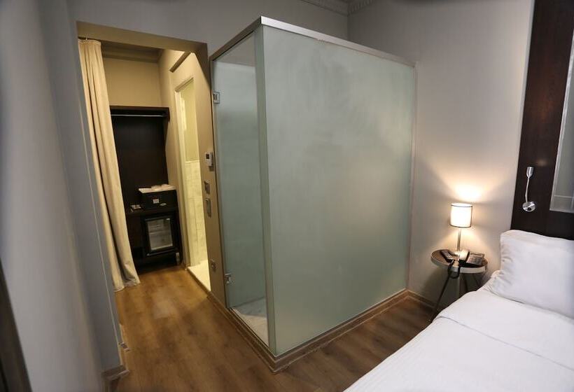 デラックスルーム, Ferman Pera