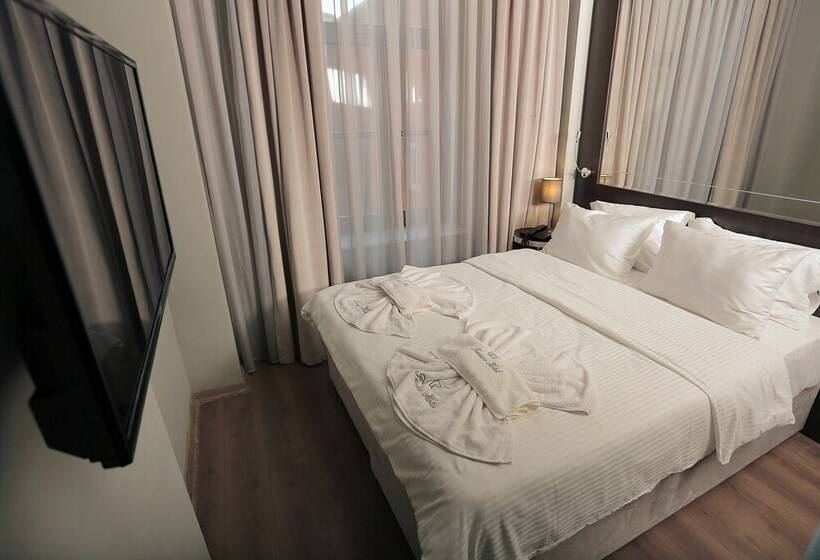 デラックスルーム, Ferman Pera