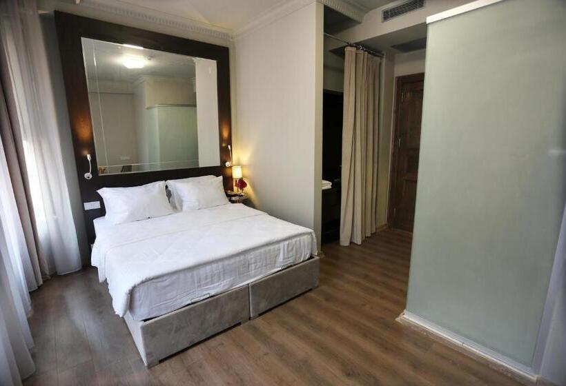 デラックストリプルルーム, Ferman Pera