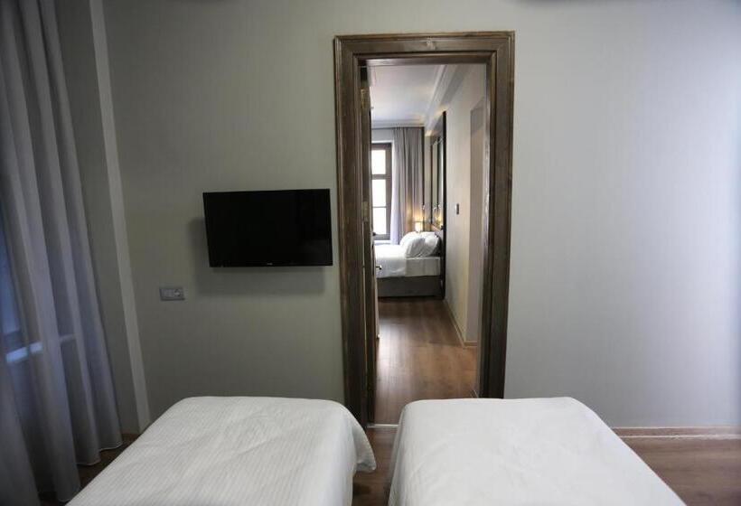 スーペリアファミリールーム, Ferman Pera