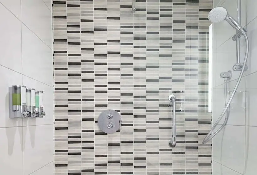 اتاق خانوادگی, Hampton By Hilton Edinburgh Airport