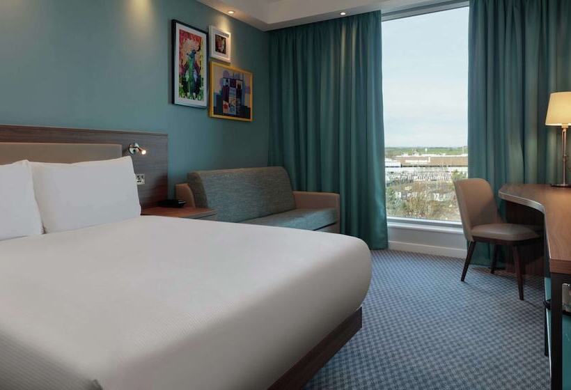 חדר משפחתי, Hampton By Hilton Edinburgh Airport
