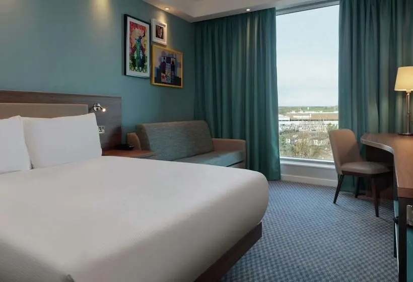 اتاق خانوادگی, Hampton By Hilton Edinburgh Airport