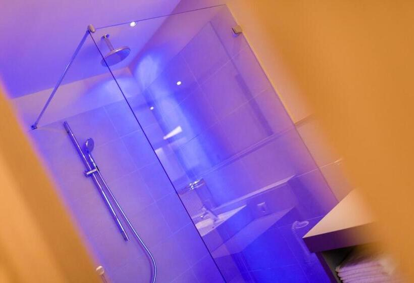 סוויטה משפחתית, Hasslhof