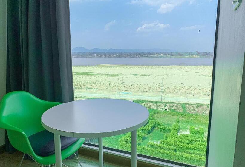 디럭스 룸, The River