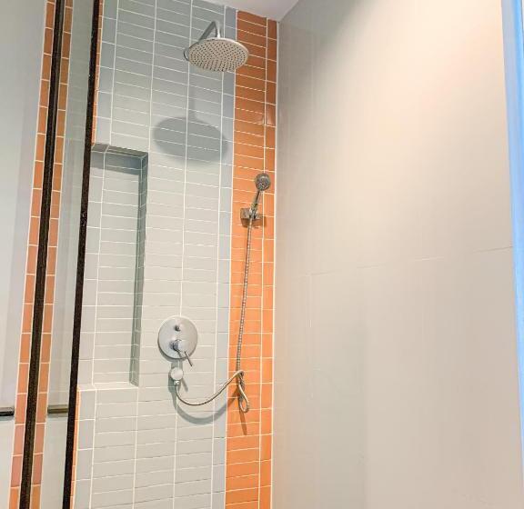 디럭스 룸, The River