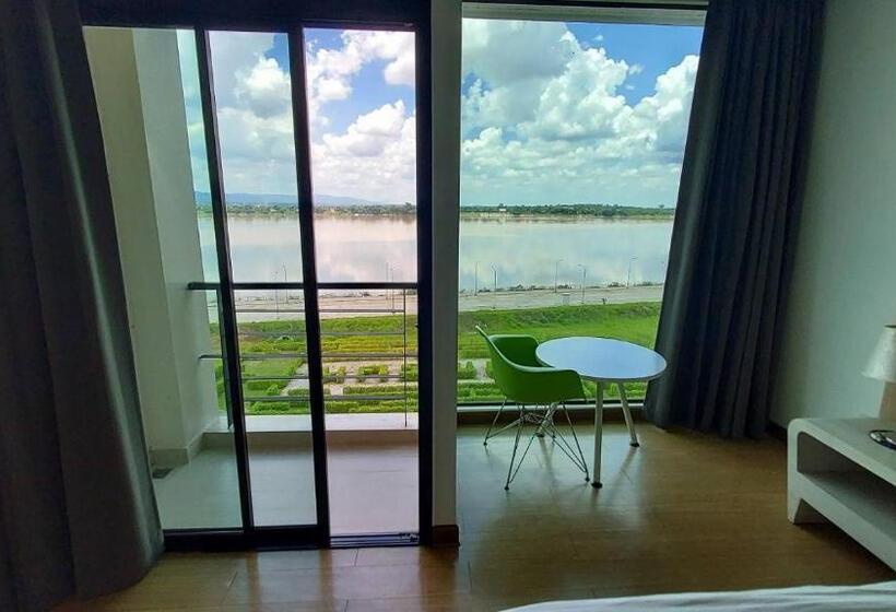 스위트, The River