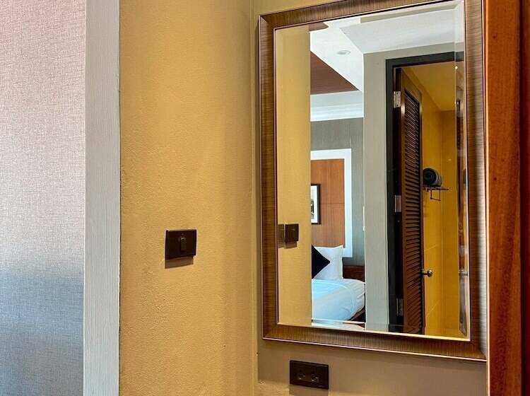 Люкс, Yotaka Bangkok